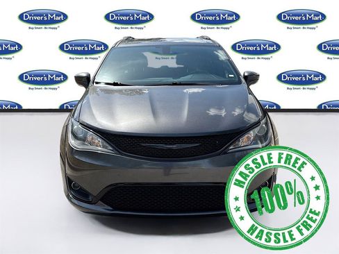 Used 2020 Chrysler Pacifica Touring-L Plus w/ S Appearance Package FWD image 2