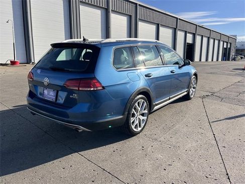 Used 2018 Volkswagen Golf Alltrack SEL image 3