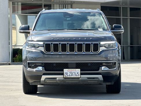 Used 2024 Jeep Wagoneer L Series II w/ Flexible Seating Group AWD/4WD image 9