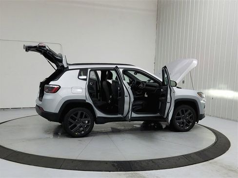 New 2026 Jeep Compass Latitude image 16