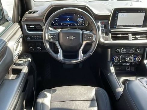 Used 2022 Chevrolet Suburban Z71 w/ Luxury Package image 14