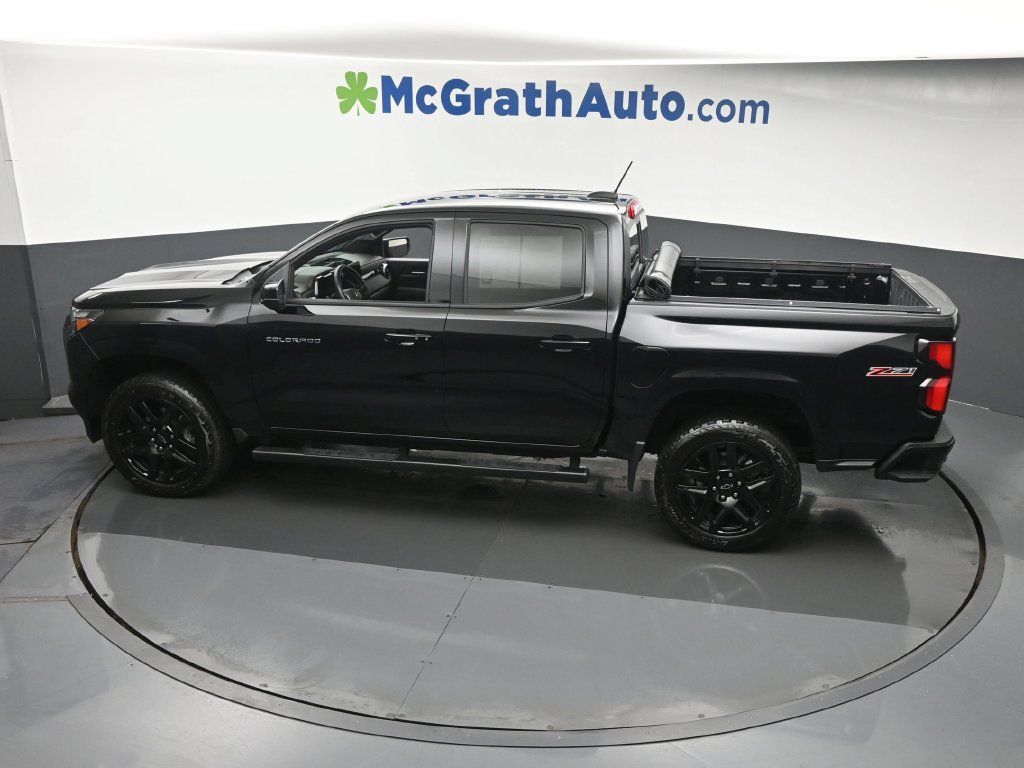 Used 2025 Chevrolet Colorado Z71 w/ Z71 Convenience Package 2 AWD/4WD image 23