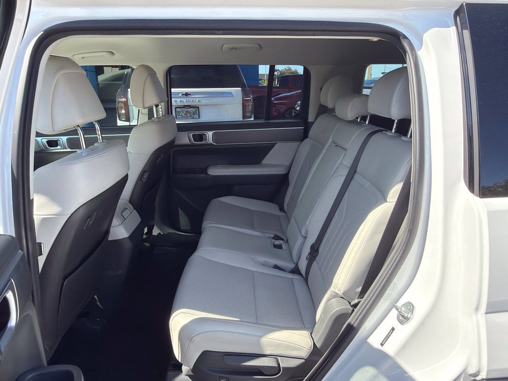 Used 2025 Hyundai Santa Fe SEL FWD image 16