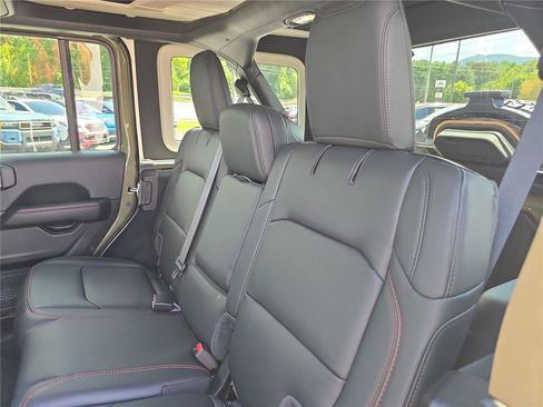 Used 2026 Jeep Wrangler Unlimited Rubicon AWD/4WD image 14