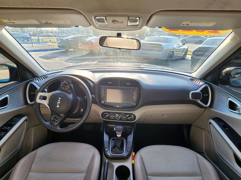 Used 2022 Kia Soul LX image 12