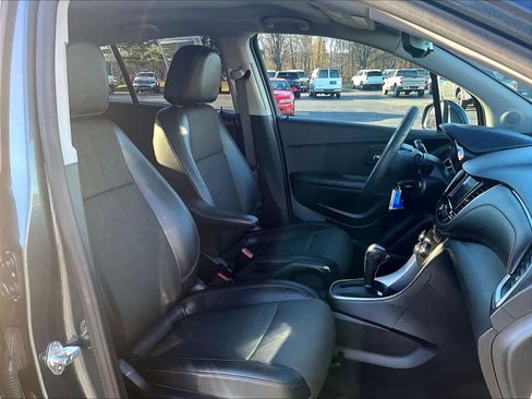 Used 2022 Chevrolet Trax LT image 11