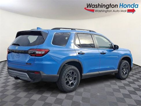 New 2025 Honda Pilot TrailSport image 7