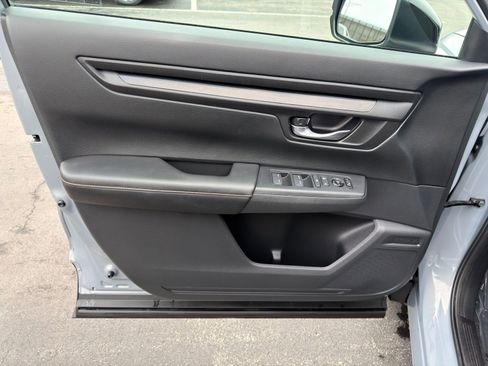 Used 2025 Honda CR-V Sport image 11