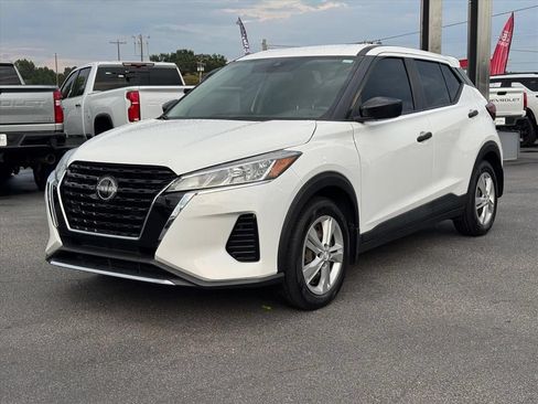 Used 2023 Nissan Kicks S FWD image 7