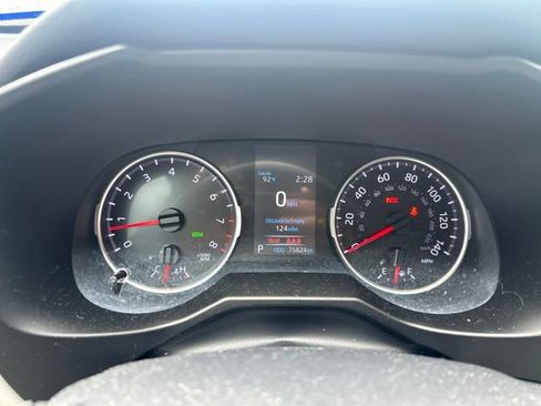 Used 2020 Toyota RAV4 XLE Premium FWD image 7