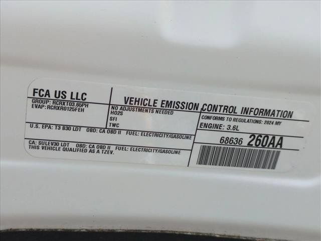 Used 2024 Chrysler Pacifica Limited FWD image 26