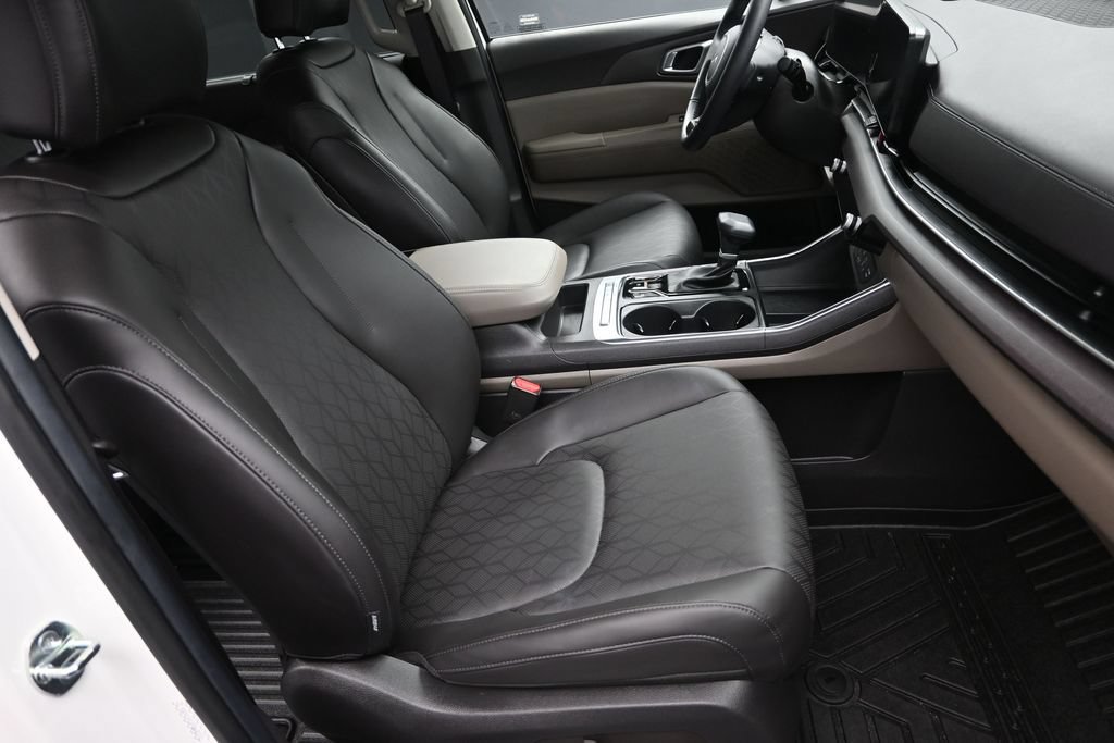 Certified 2026 Kia Carnival EX FWD image 37