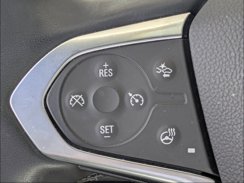 Used 2023 Chevrolet Traverse Premier FWD image 19