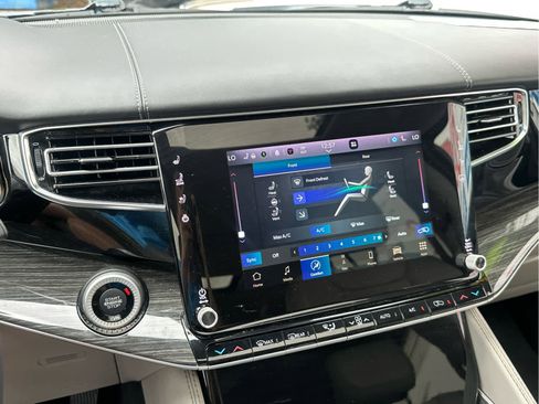 Used 2022 Jeep Wagoneer Series III w/ Premium Group I image 4