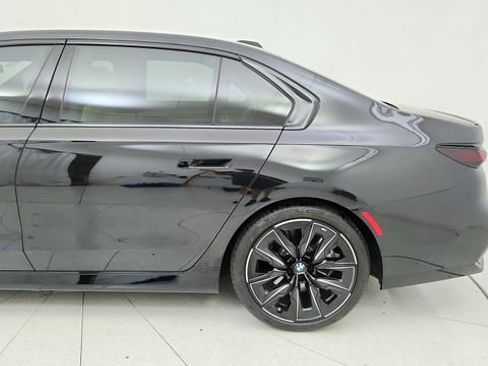 Used 2026 BMW 740i w/ Premium Package RWD image 11