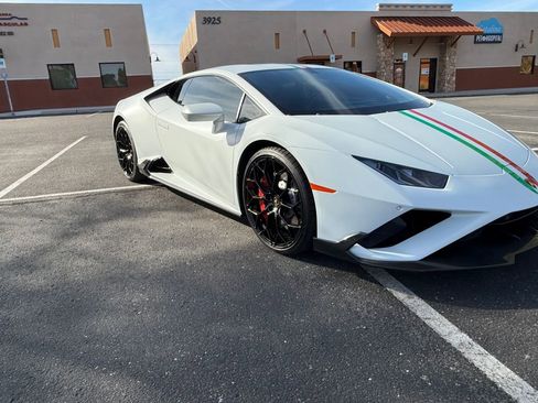Used 2021 Lamborghini Huracan EVO RWD image 28