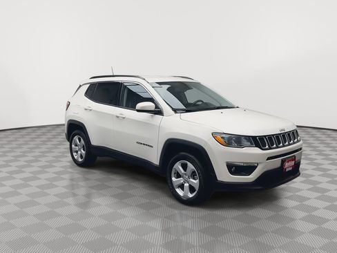 Used 2019 Jeep Compass Latitude w/ Cold Weather Group image 29