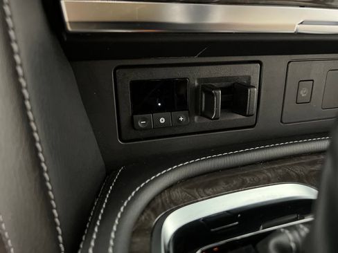 Used 2022 Nissan Armada Platinum w/ Captain's Chairs Package RWD image 62