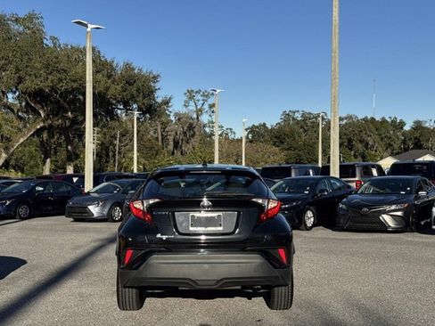 Certified 2022 Toyota C-HR XLE image 3