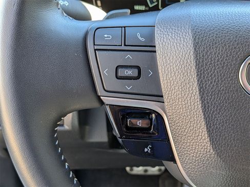 Used 2025 Toyota Camry SE image 18