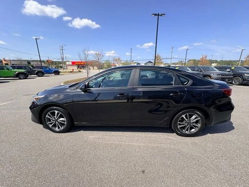 Used 2023 Kia Forte LXS FWD image 7