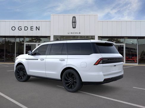 New 2025 Lincoln Navigator Reserve w/ Jet Appearance Package image 4