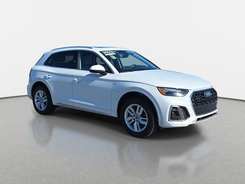 Used 2022 Audi Q5 2.0T Premium w/ Convenience Package image 3