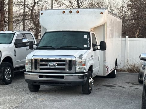 Used 2013 Ford E-350 and Econoline 350 Super Duty image 3