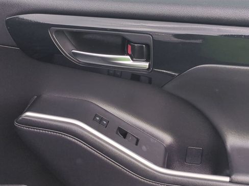 Used 2023 Toyota Highlander XLE FWD image 27