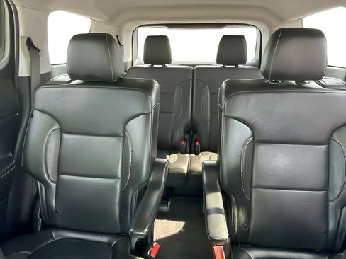 Used 2020 GMC Acadia SLT FWD image 27