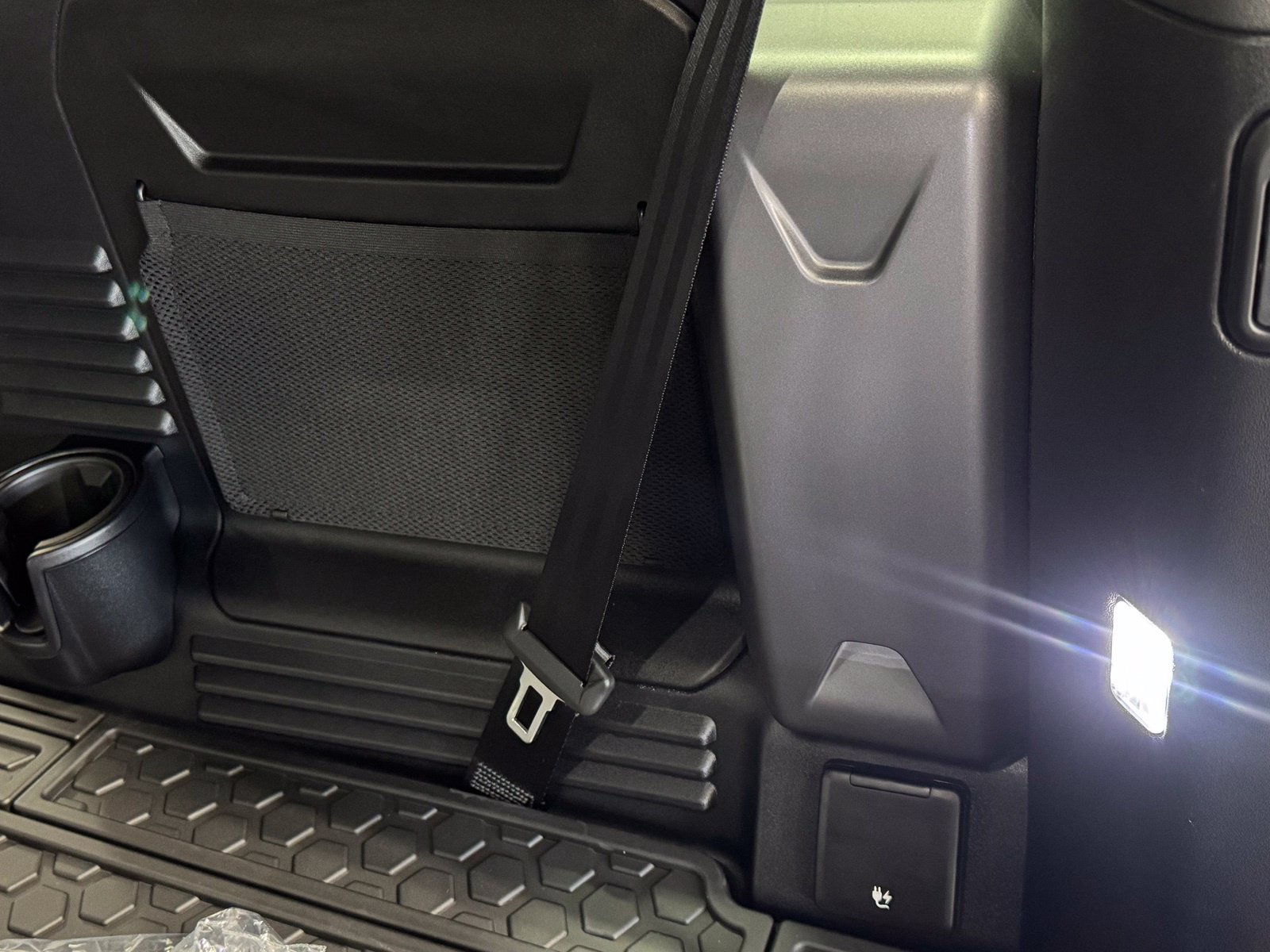 New 2026 Land Rover Defender 110 X-Dynamic SE AWD/4WD image 43