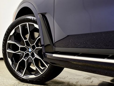 Used 2023 BMW X7 xDrive40i w/ M Sport Package image 19