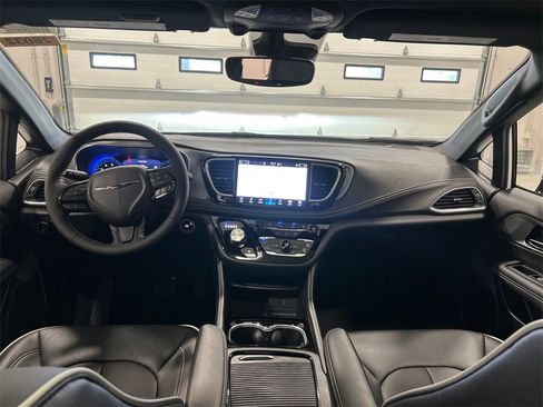 New 2026 Chrysler Pacifica Limited w/ S Appearance Package image 31
