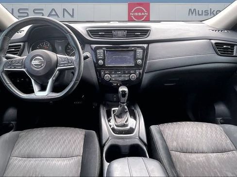 Used 2017 Nissan Rogue SV FWD image 7