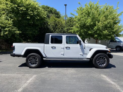 Used 2020 Jeep Gladiator Overland AWD/4WD image 10