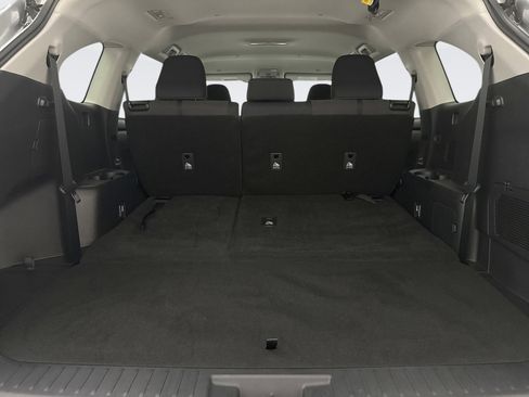 Used 2023 Toyota Highlander LE image 21