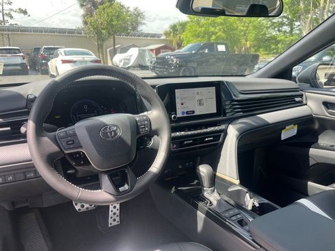 Used 2026 Toyota Camry SE FWD image 4