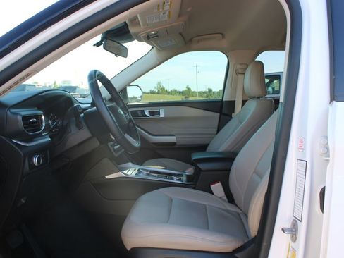 Used 2023 Ford Explorer XLT w/ Equipment Group 202A AWD/4WD image 21