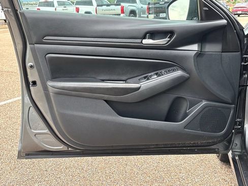 Used 2025 Nissan Altima 2.5 SV FWD image 26