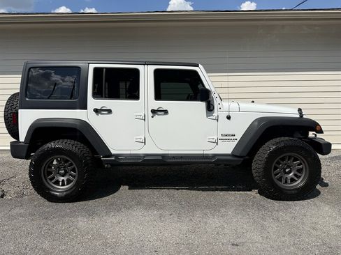Used 2017 Jeep Wrangler Unlimited Sport w/ Quick Order Package 24S AWD/4WD image 1