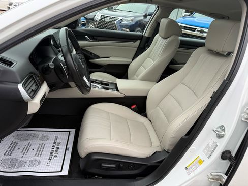 Used 2021 Honda Accord Touring image 7