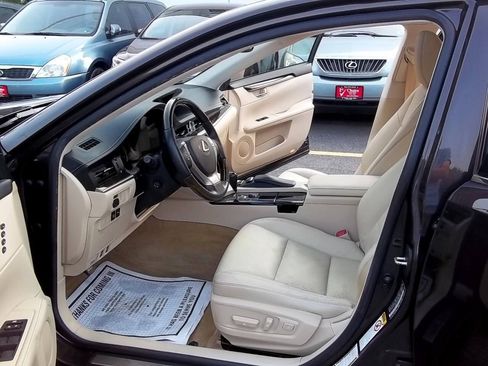 Used 2013 Lexus ES 350 w/ Luxury Pkg FWD image 7