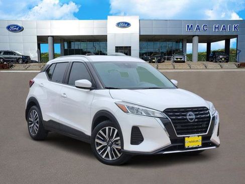 Used 2022 Nissan Kicks SV FWD image 1
