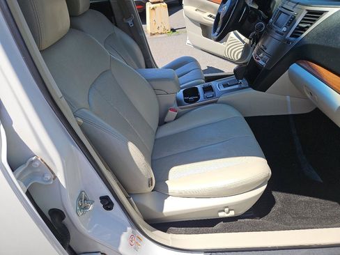 Used 2013 Subaru Outback 2.5i Limited w/ Moonroof Pkg AWD/4WD image 17
