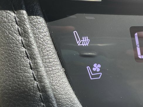 Used 2017 Cadillac XT5 Premium Luxury w/ Driver Assist Package AWD/4WD image 24