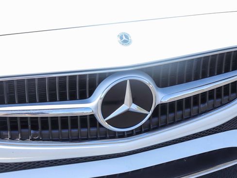 Used 2025 Mercedes-Benz C 300 Sedan image 13