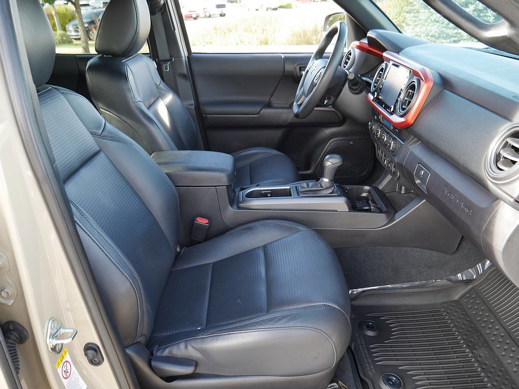 Used 2020 Toyota Tacoma TRD Off-Road w/ TRD Premium Off Road Package AWD/4WD image 56