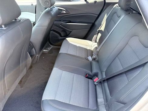 Used 2025 Chevrolet Trax LT FWD image 7