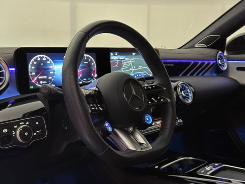 Used 2024 Mercedes-Benz CLA 35 AMG 4MATIC image 21