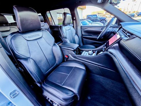 Used 2025 Jeep Grand Cherokee L Overland w/ Luxury Tech Group IV image 40